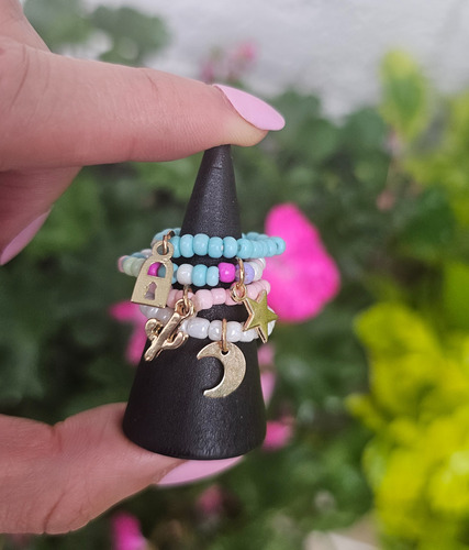 Set Anillos De Chaquiras Multicolor Con Dijes.