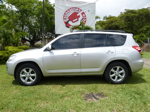 Toyota Rav4 2012 Color Plata.
