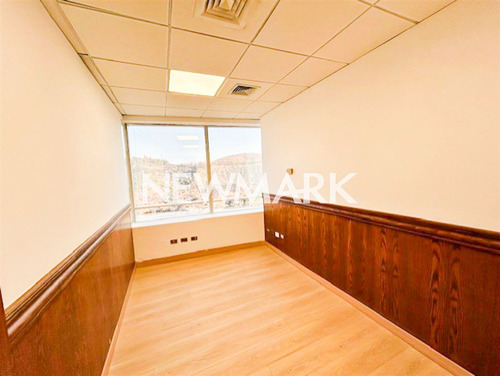 Gran Oficina Remodelada En Espectacular Barrio Financiero