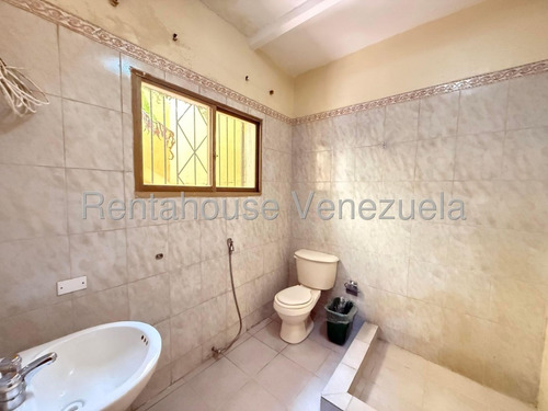 Ft Casa Comercial A Pie De Calle En Alquiler Ubicada En La Avenida Principal De Los Chorros - Mls#25-16414