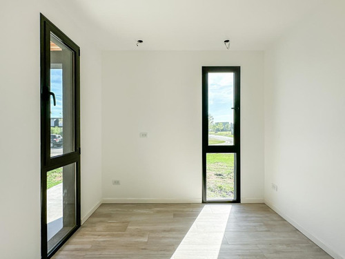 Imagen 17 de 30 de Casa En Venta De 4 Dormitorios, A Estrenar En Barrio Los Ceibos, Puertos Del Lago