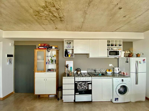 Venta- Departamento Un Dormitorio- Balcón- Macrocentro- 27 De Febrero E Italia