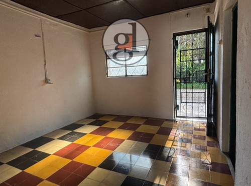 Casa En Alquiler, Zona Tranquila, 2 Dormitorios Y Patio Con Churrasquera, San José De Mayo