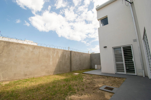 Imagen 30 de 30 de Venta Triplex A Estrenar En Santo Tomé