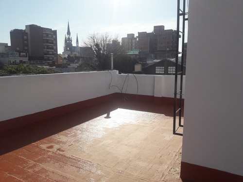 Imagen 9 de 14 de Alquiler. Casa Grande Dos Pisos Con Garage En Santos Lugares