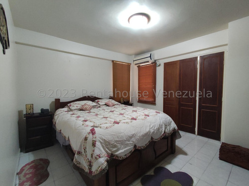 Vendo Apartamento En Urbanización La Soledad, Código 25-6950 Cm Leer Descripción