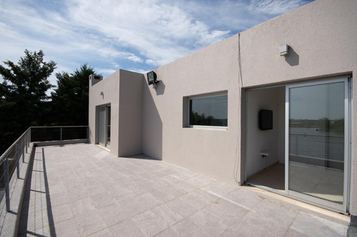 Casa En Venta A Laguna | El Canton Barrio Islas - Escobar
