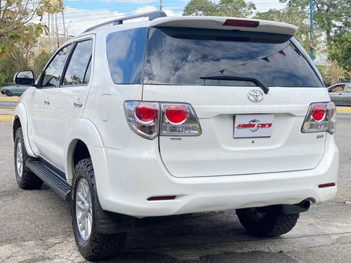 Imagen 4 de 11 de Toyota Fortuner 4x4