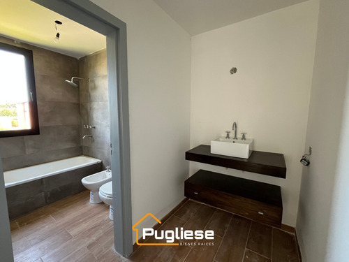Casa En Venta A Estrenar Con Pileta. Lote Interno. Acacias Puertos