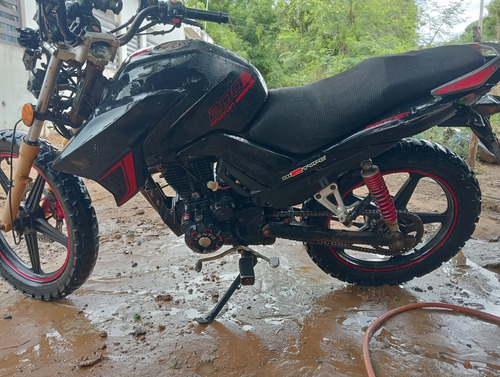 Motocicleta Negra, Con Detalles Estéticos, Motor Al 100