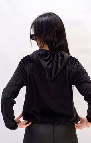 Campera Plush Con Capucha Bolsillos Liviana Invierno