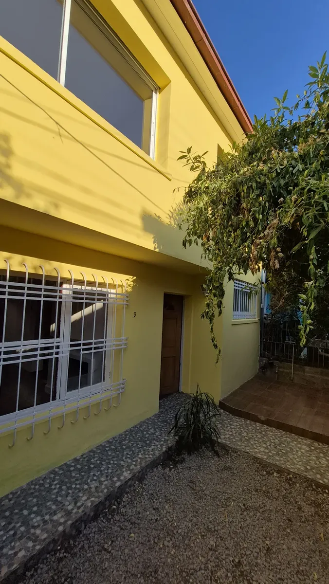 Imagen 4 de 29 de Casa Sólida, Luminosa Y Remodelada En Barrio Residencial.