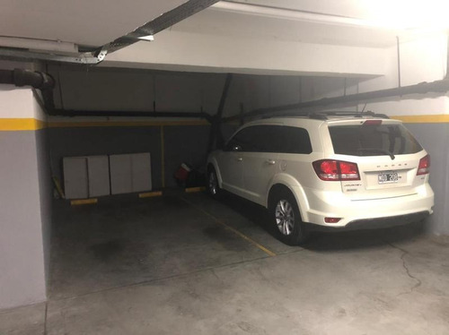 Venta De 4 Ambientes Con Cochera En Caballito. Vista A Pulmón De Manzana