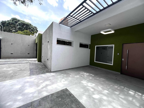 Casa Moderna Y A Estrenar En Venta En El Trigal Sur, Valencia