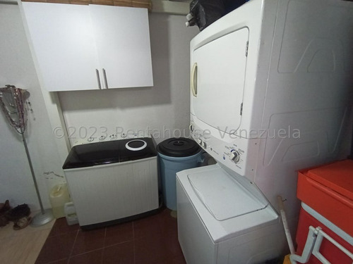 Imagen 9 de 30 de Hermoso Townhouse Ubicado En Conjunto Cerrado Con Pozo, Vigilancia Privada Y Doble Porton De Acceso, Es Moderno Y Tendencia Minimalista, Cuenta Con Su Cocina Empotrada Equipada, Pisos Laminados