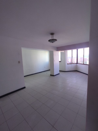 Apartamento Amplio En Venta Urbanizacion El Bosque Residencias San Andres Iv Valencia. St