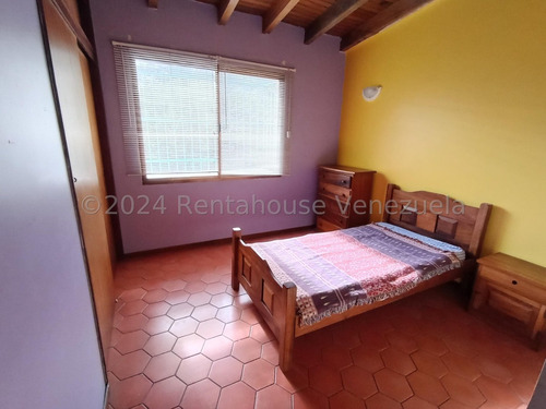 En Venta Hermosa Casa Con Anexo Y Amplio Jardín En Santa Paula