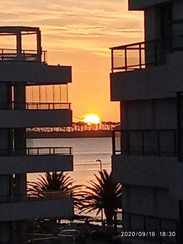 Imagen 2 de 14 de Excelente Vista A Playa Mansa, Baupres Y Las Focas Peninsula - Disponible A Partir Del 1 De Marzo De 2023