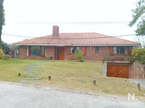 Chalet De 3 Dormitorios En Pinares, Punta Del Este