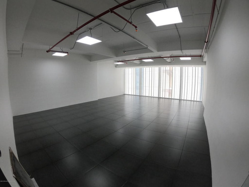 Comercial En Centro Administrativo Rah Co: 21-796