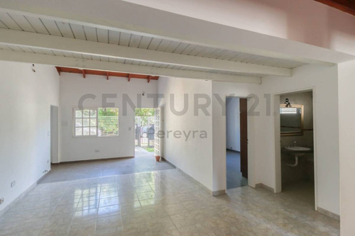 Imagen 4 de 17 de 481 Entre 25 Y 26. Casa Con 4 Dormitorios En Venta, City Bell.-