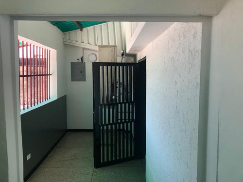 Imagen 5 de 28 de Estacion De Servicio Av. Constitucion Con Calle Carabobo 3500 Mts2