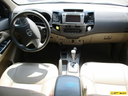 Imagen 8 de 15 de Toyota Fortuner Srv 4x4 3000cc At Aa