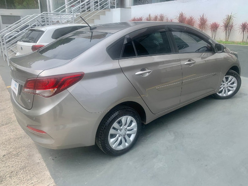 Imagem 4 de 10 de Hyundai Hb20s 1.6 Comfort Plus 16v Flex 4p Manual