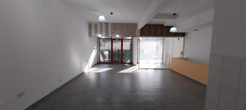 Excelente Local De 90 M2 Sobre Avenida!!!