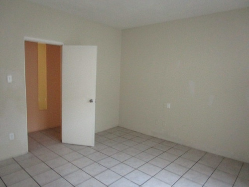 Imagem 9 de 30 de Casa Para Alugar Na Cidade De Fortaleza-ce - L1740
