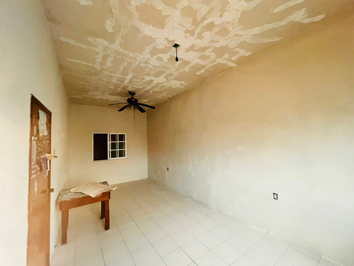 Casa En Venta En Veracruz Con Hab. En P. B. Y Alberca Col. Astilleros