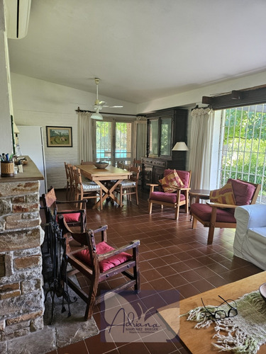 Venta Casa 2 Dormitorios Solís Con Cochera, Piscina Y Anexo