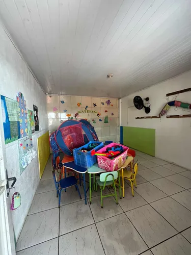 Imóvel Enorme Em Rua Asfaltada No Topo Do Bairro.