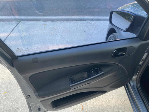 Imagen 10 de 21 de Volkswagen Gol Trend 2019 1.6 Trendline 101cv