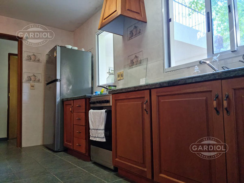 Casa 4 Dormitorios Con Piscina Sobre Ruta 10 ,interbalnearia Solanas.