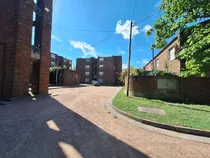 Comprar Apartamento  Muy Bien Ubicado, Liceo Cerca, Supermercados A Metros Y Otros Comercio, Línea De Ómnibus En La Puerta.-