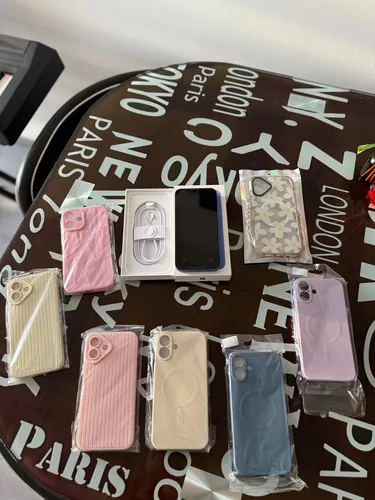 iPhone 16plus (128 Gb) - Ultramarino (como Nuevo) + 7 Cases (Usado)