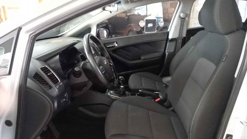 Imagen 9 de 15 de Kia Forte Sedan 2018 4p Ex, Tm6, Bl, Cmara Reversa 7, F.