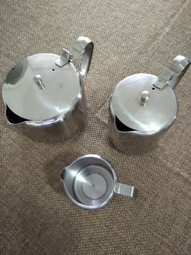 Juego De Te Y Café Todo En Acero Inoxidable. (Usado)