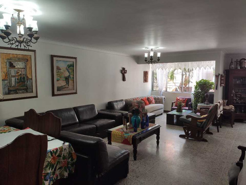 Apartamento En Venta Sector Conquistadores, Medellín