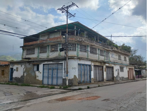 Casa Comercial En El Barrio La Luz Cod. Indic-1831