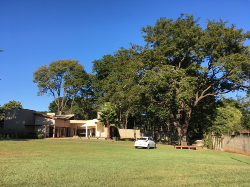 Chacara Lindissima Mogi Mirim, No Bairro São Marcelo, Area Total 2524m2, Area Util 201,3, Com 3 Banheiros, Suite, Campo De Futebol, Piscina Com Bar Anexado, Area De Descanso Com Lareira, Veja As Fotos