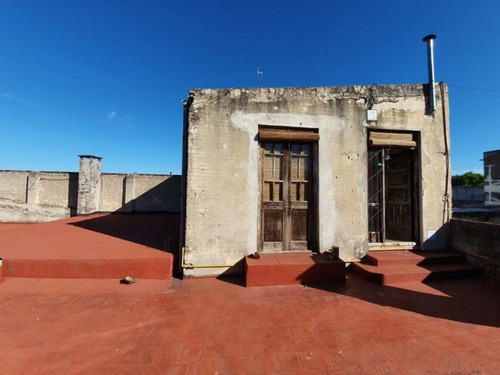Casa Colonial En Esquina, En Excelente Estado Y Ubicación Inmejorable