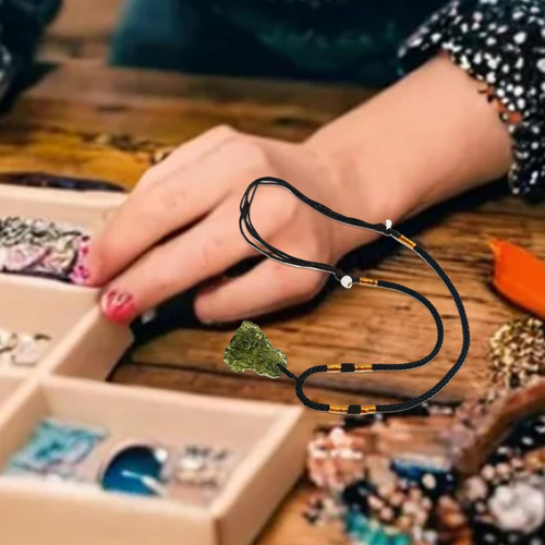 Collar De Moldavita, Forma Verde De Cristal De Moldavita