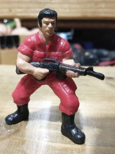 Rambo Figura De Plástico Macizo Pintado A Mano Rojo (Usado)