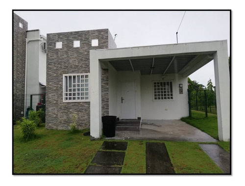 Casa En Venta Con Garita Cerca De Playas, San Carlos, Panama