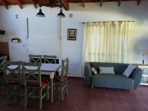Casa Con Pileta De Uso Exclusivo, No Es Complejo De Cabañas, Hermosa Vista Abierta A Las Sierras, Parque, Quincho, 3 Aires Acondicionados, Wifi, Tv Cable, Vajilla Completa, Estacionamiento, 2 Baños