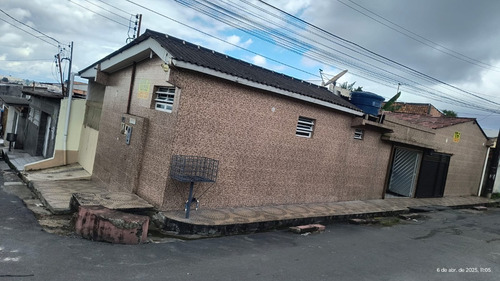 Vendo Terreno Com Duas Casas