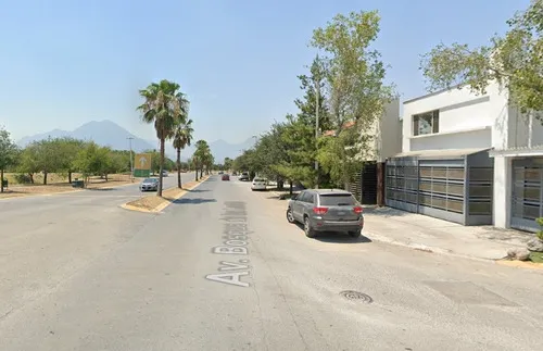 Casa En Recuperación En La Colonia Las Lomas Sector Bosques Nl. Sh05