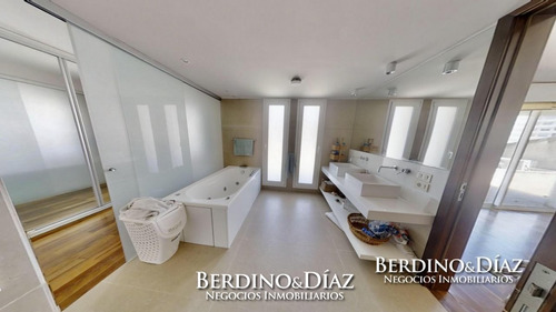 Espectacular Residencia Minimalista Con Amplio Parque A Metros De La Mansa- Ref: 539